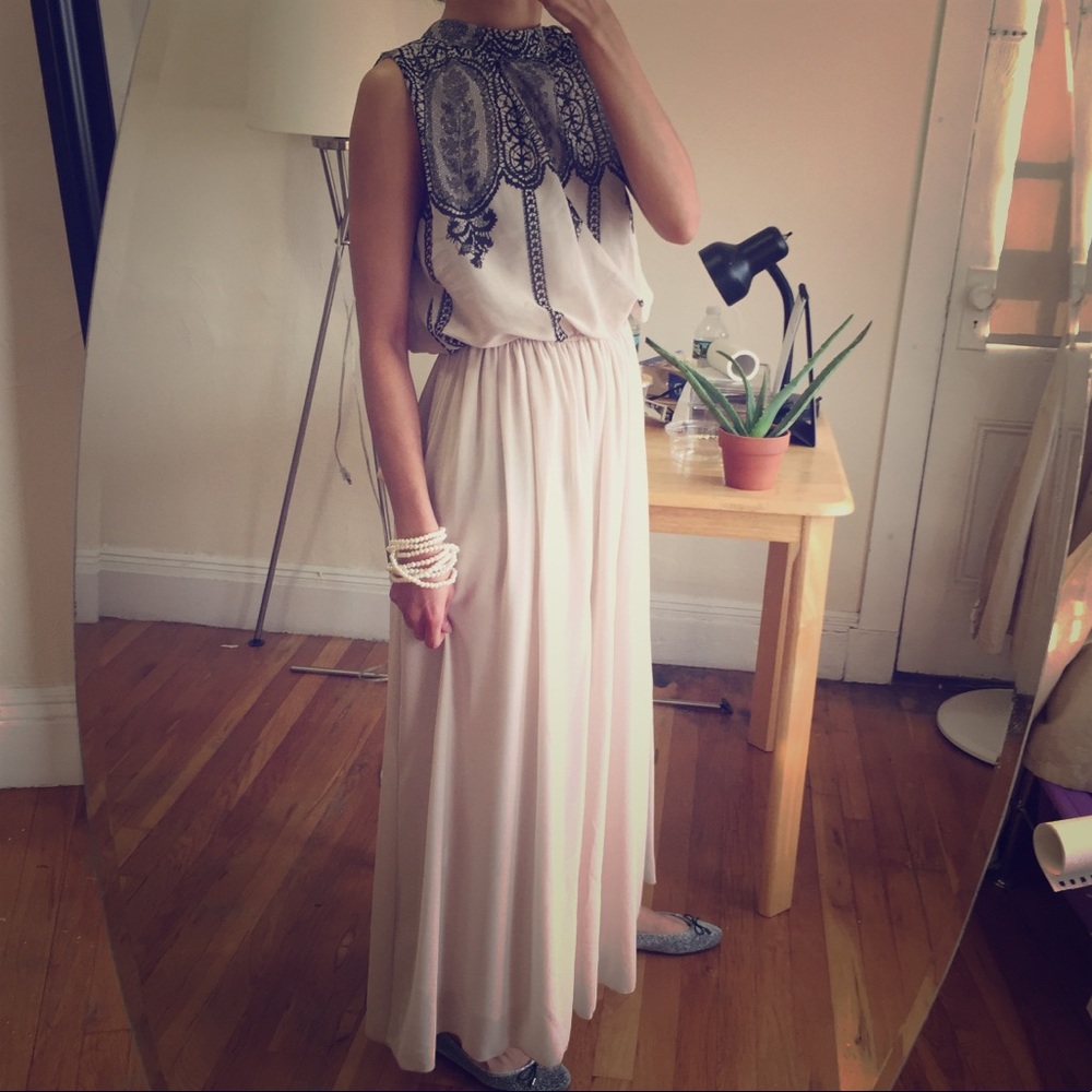 👗ModCloth nude color dress size S👗